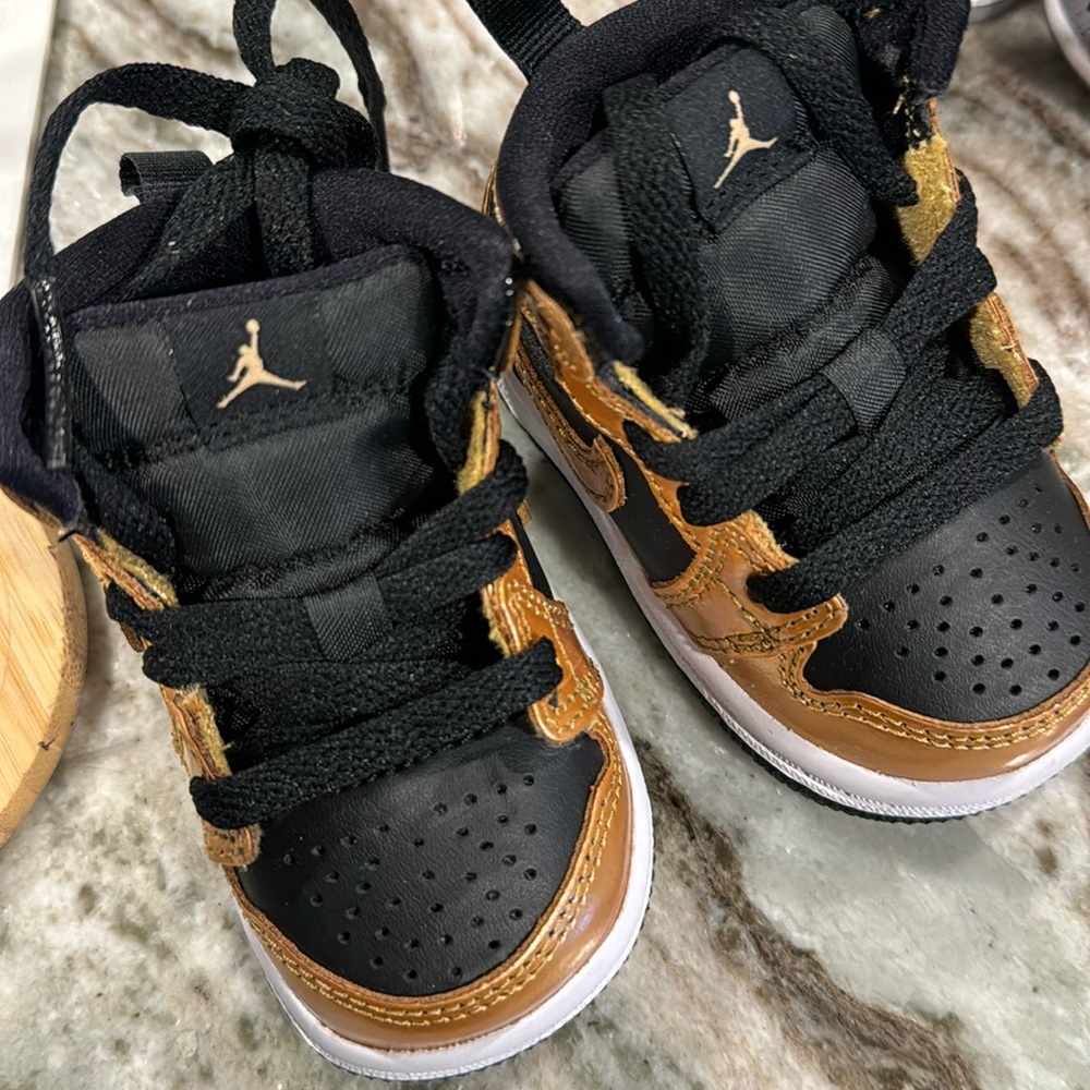 Jordan 1 Mid SE (TD) (3C with box)